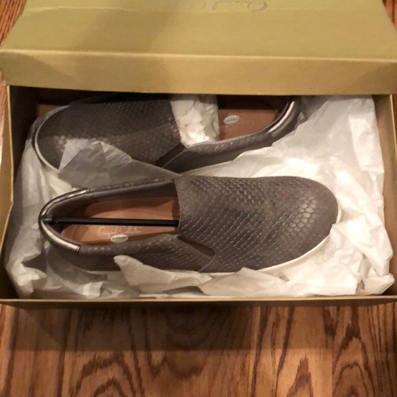 Dr. Scholls NIB grey snake slides. Never worn! Sz6 - Picture 3 of 6